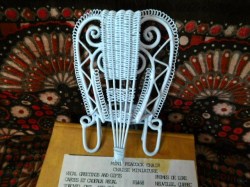 white wire chair bk